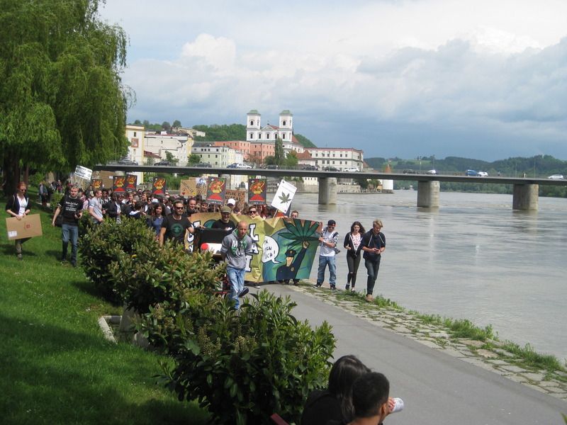 Passau%20demo%20river%20park.jpg