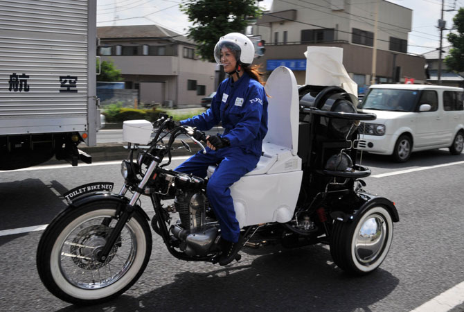 1-toilet-bike-neo-afp-670.jpg