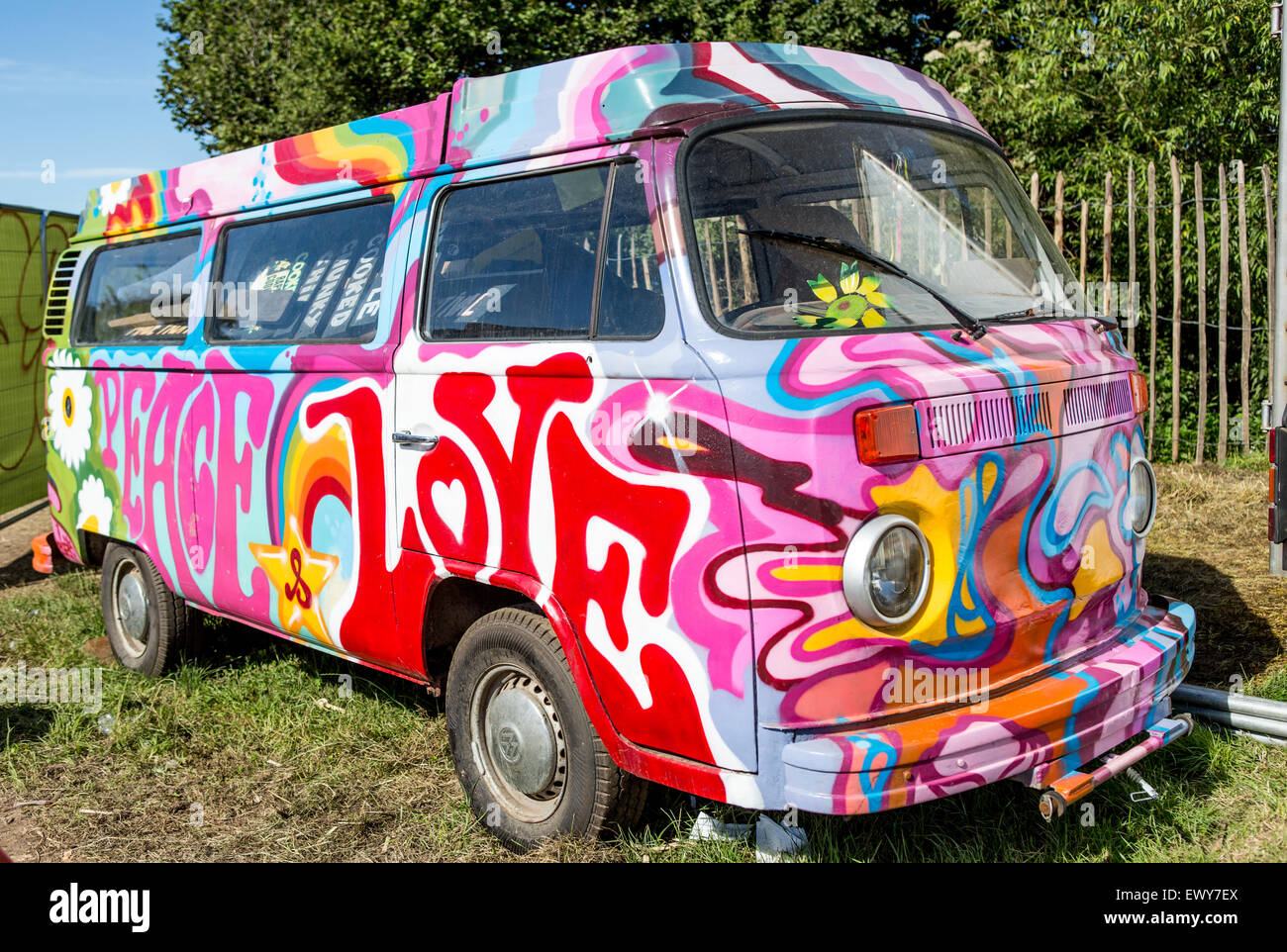 classic-psychedelic-painted-vw-camper-van-glastonbury-festival-uk-EWY7EX.jpg