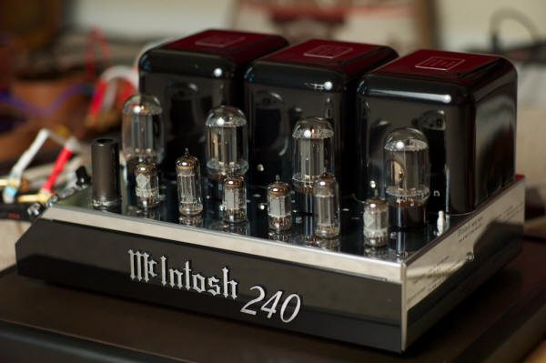 4%20McIntosh%20MC240%20amplifier.jpg