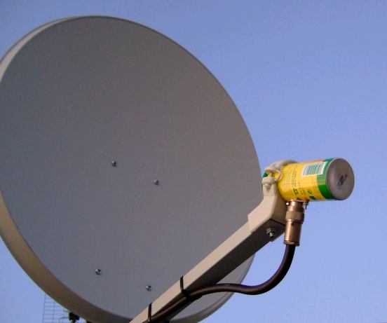 5ghz_cantenna_as_satellite_dish_feed-horn.JPG