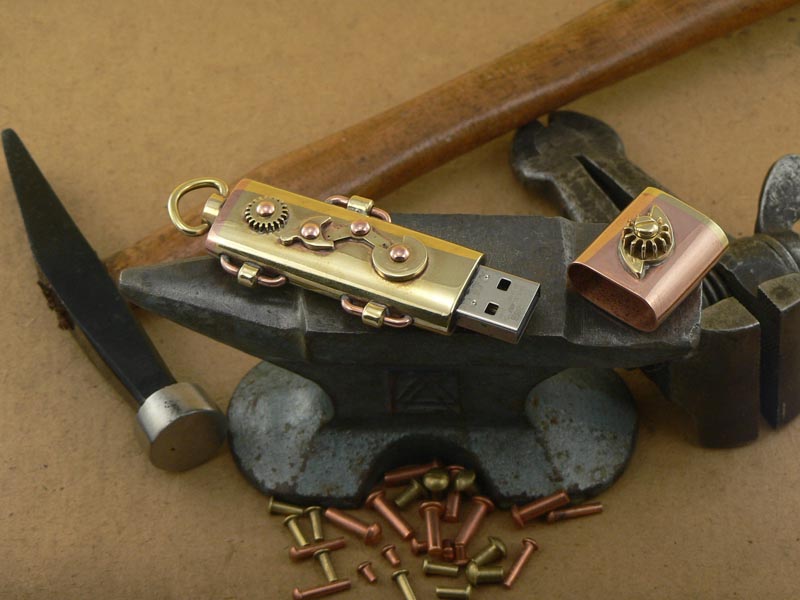 the_portable_steampunk_usb_flash_drive_4.jpg