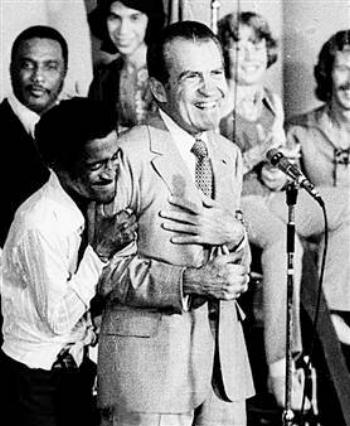 richard-nixon-sammy-davis-jr.jpg