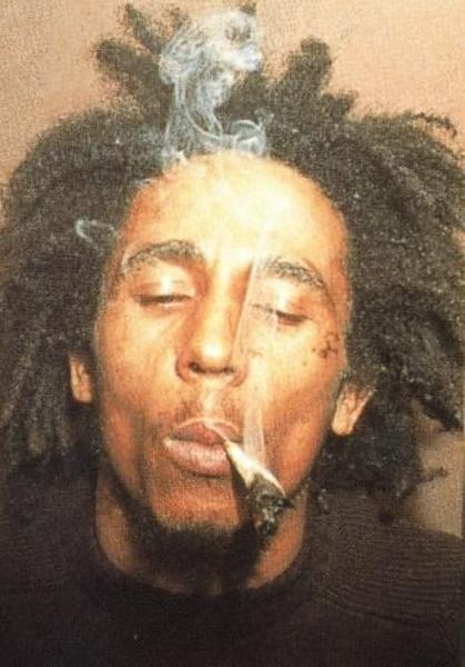 EL4MHI7VSNiWr6atfwng_Bob_marley_smoking.jpg