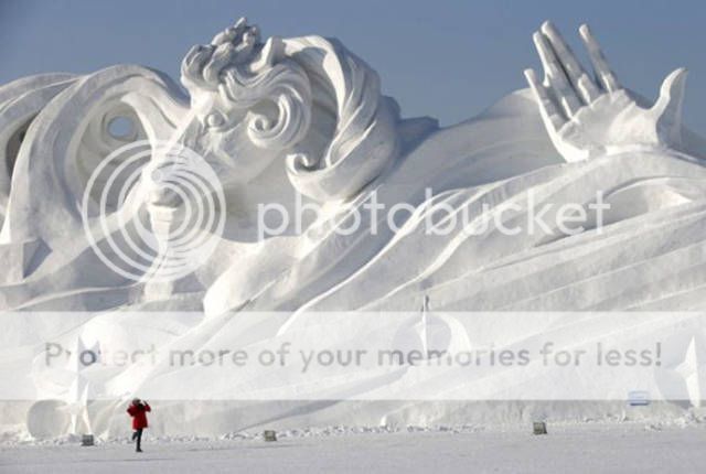 these_snow_sculptures_will_blow_your_mind_640_18_zps901wyme2.jpg