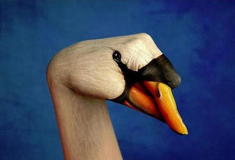unbelievable-animals-painted-on-hands-L-MQYHGv.jpeg
