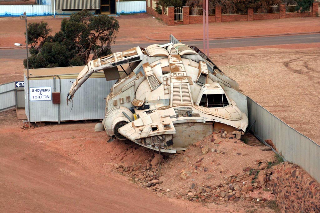 Coober_Pedy,_South_Australia_-_Spaceship_from_Pitch_Black.jpg