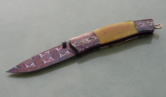 Knife-amber.JPG